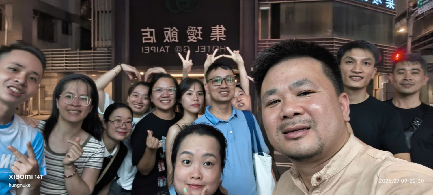 Các thành viên VINADES khám phá chợ đêm