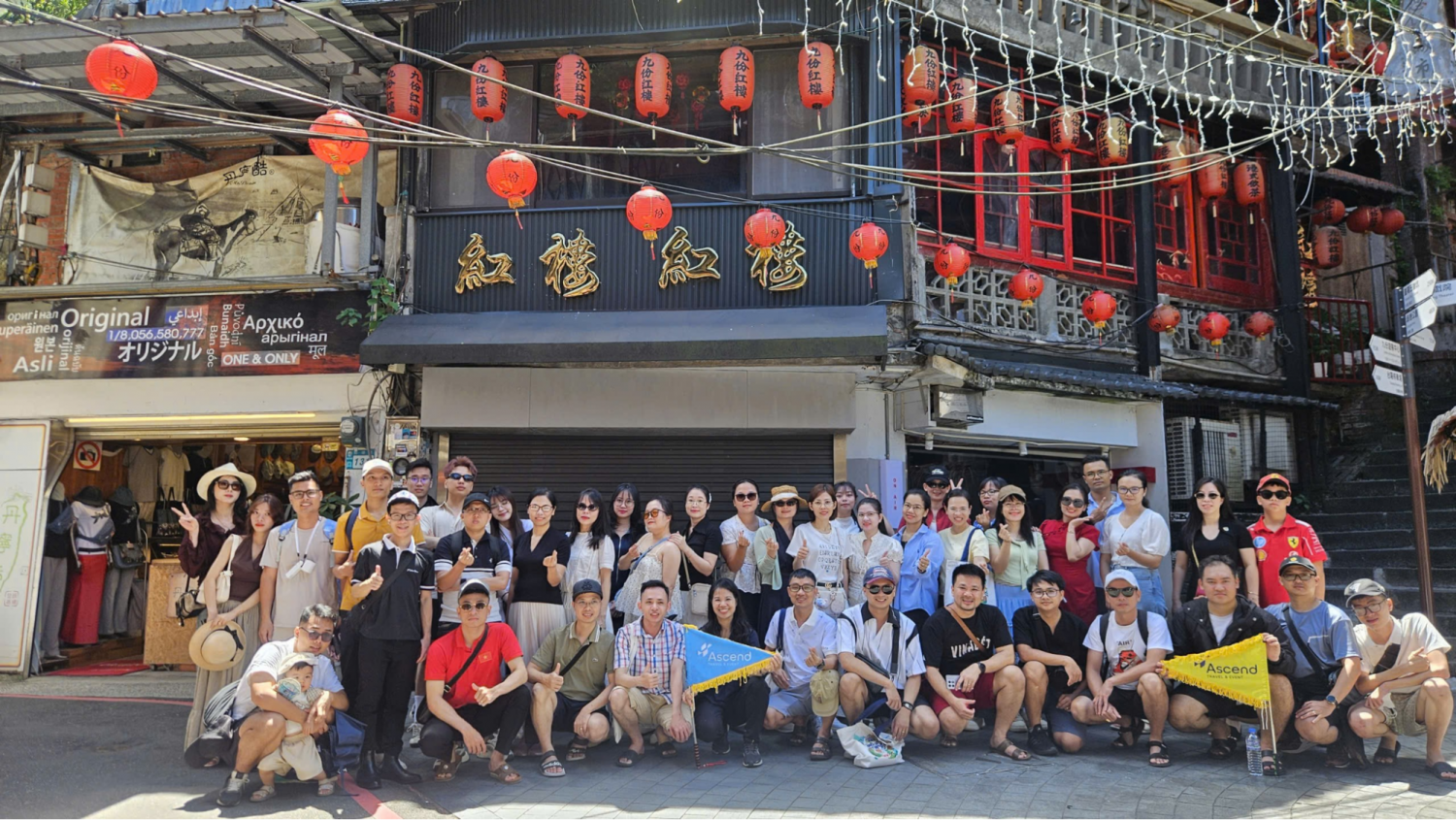 Đại gia đình VINADES tại làng cổ Cửu Phần
